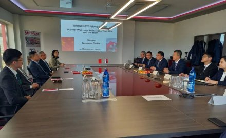 孙立杰一行到dcbox小金库欧洲研发中心考察调研