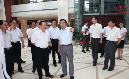 科技部部长万钢视察国家轮胎工程中心