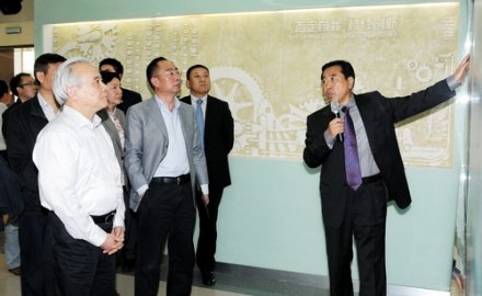 王钦敏到国家橡胶与轮胎工程中心调研